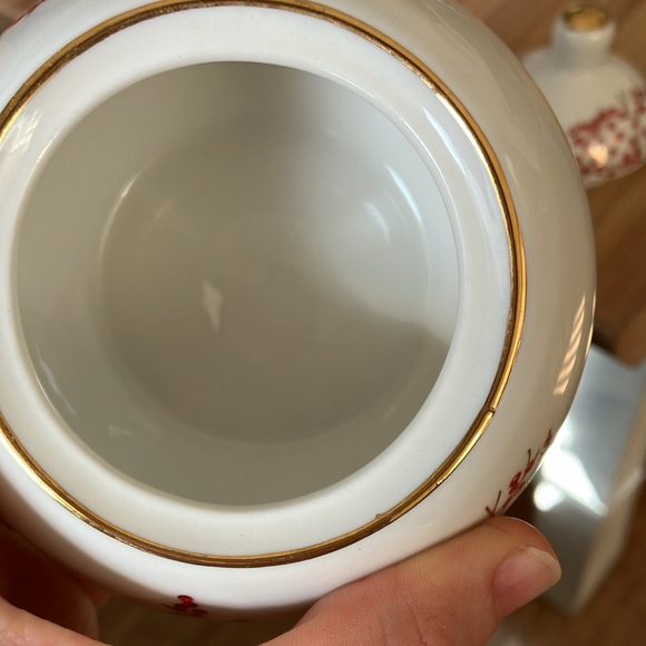 Holiday Nicole Miller red berry sugar and creamer set - Picture 4 of 6